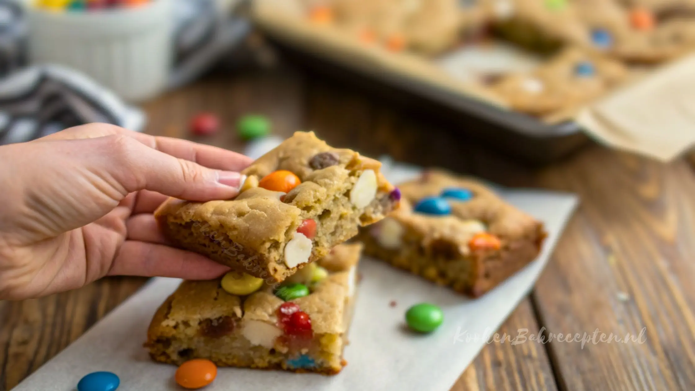 Blondies met witte chocolade en M&M’s