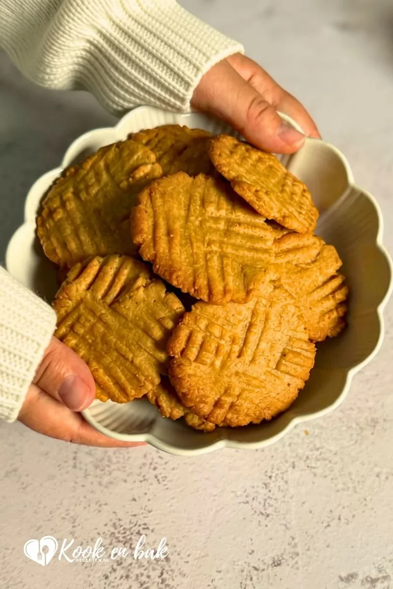 Klassieke Pindakaas Koekjes (Peanut Butter Cookies) www.kookenbakrecepten.nl Klassieke Pindakaas Koekjes (Peanut Butter Cookies) www.kookenbakrecepten.nl