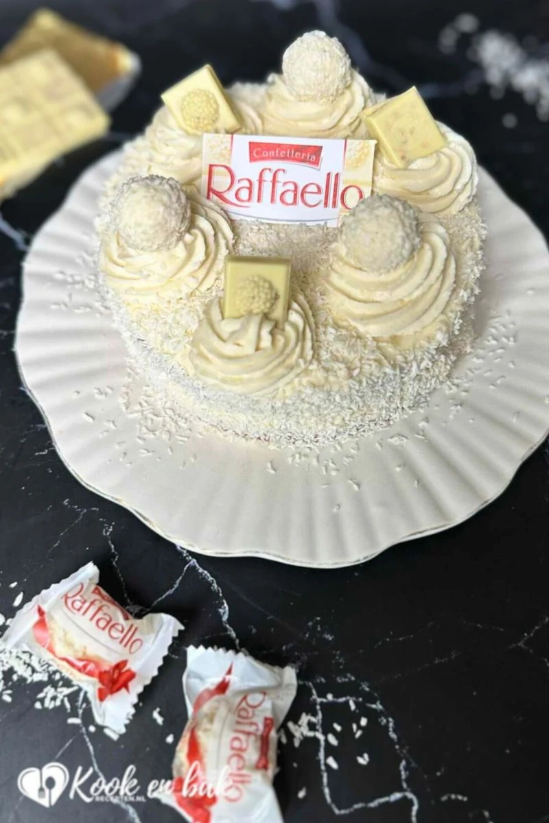 Raffaello Wolkentaart – luchtig, romig en feestelijk kookenbakrecepten.nl