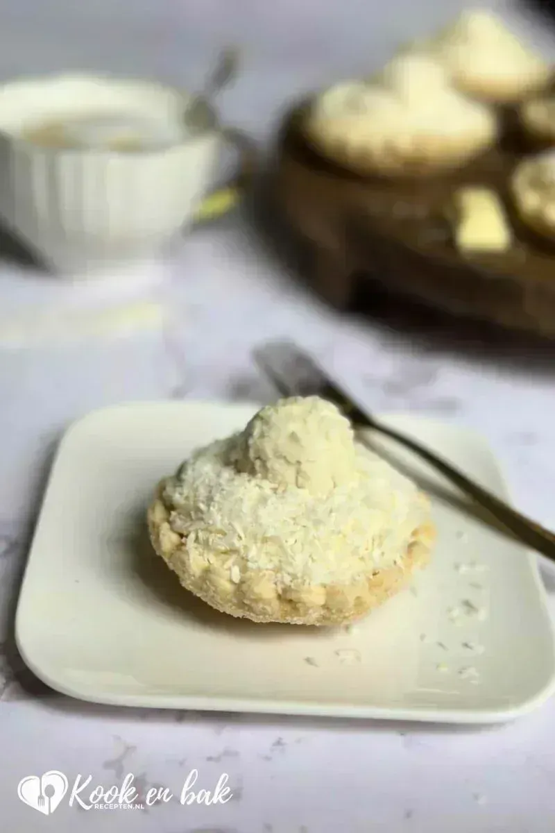 Sneeuwgebakjes met witte chocolademousse en kokos (zonder gelatine) kookenbakrecepten.nl