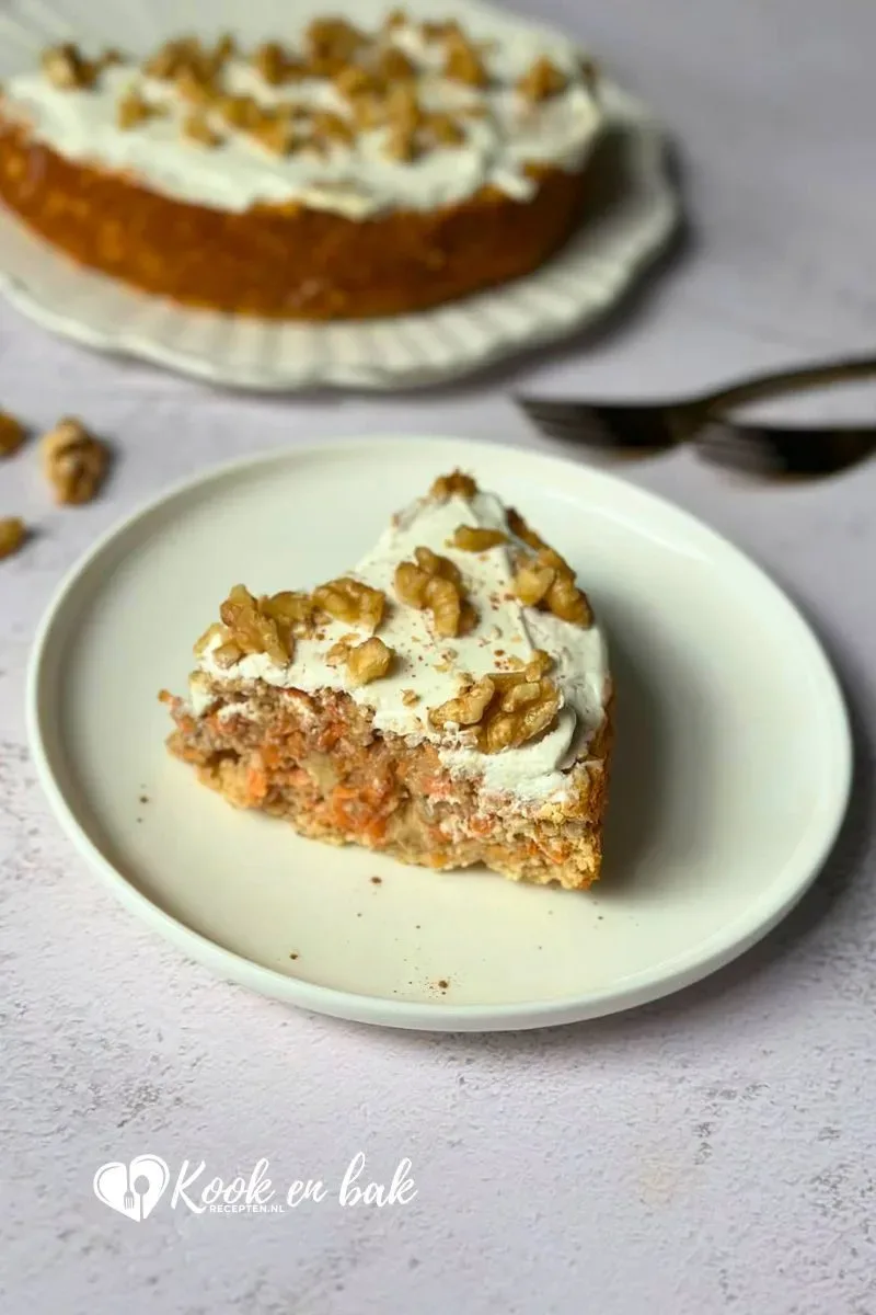 Glutenvrije gezonde carrot cake met banaan (luchtig & eiwitrijk) www.kookenbakrecepten.nl